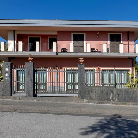 Lodge Vulcano, Tra L'etna E Il Mare