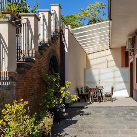 Lodge Vulcano, Tra L'etna E Il Mare